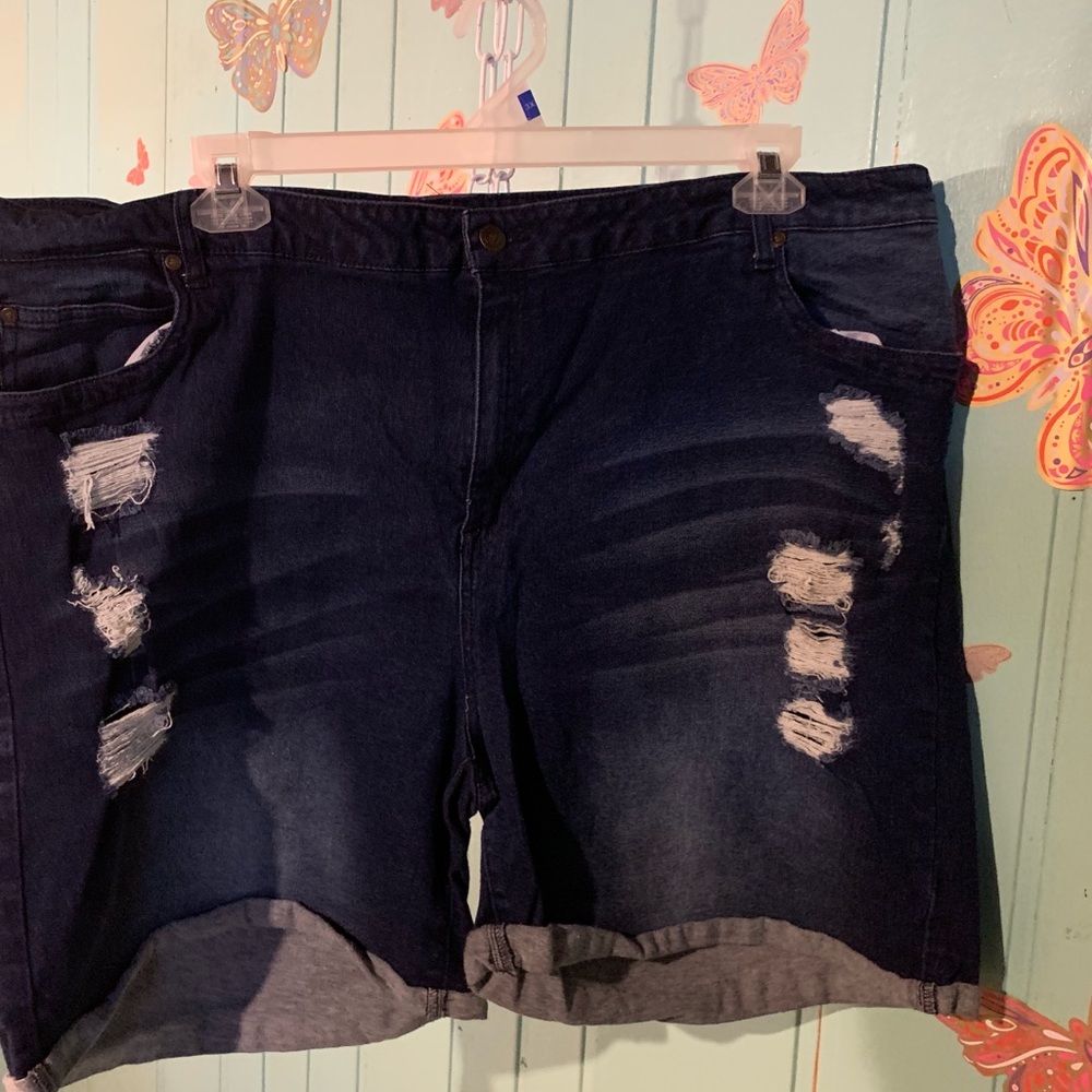 Denim shorts size 28 plus distracted